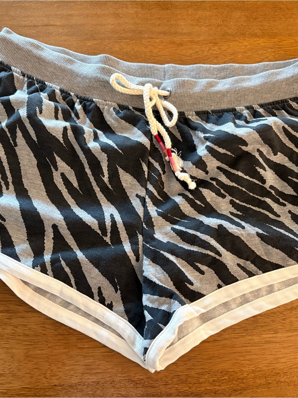 Secret Treasures Black & Gray Zebra-Print Athletic Shorts with Drawstring